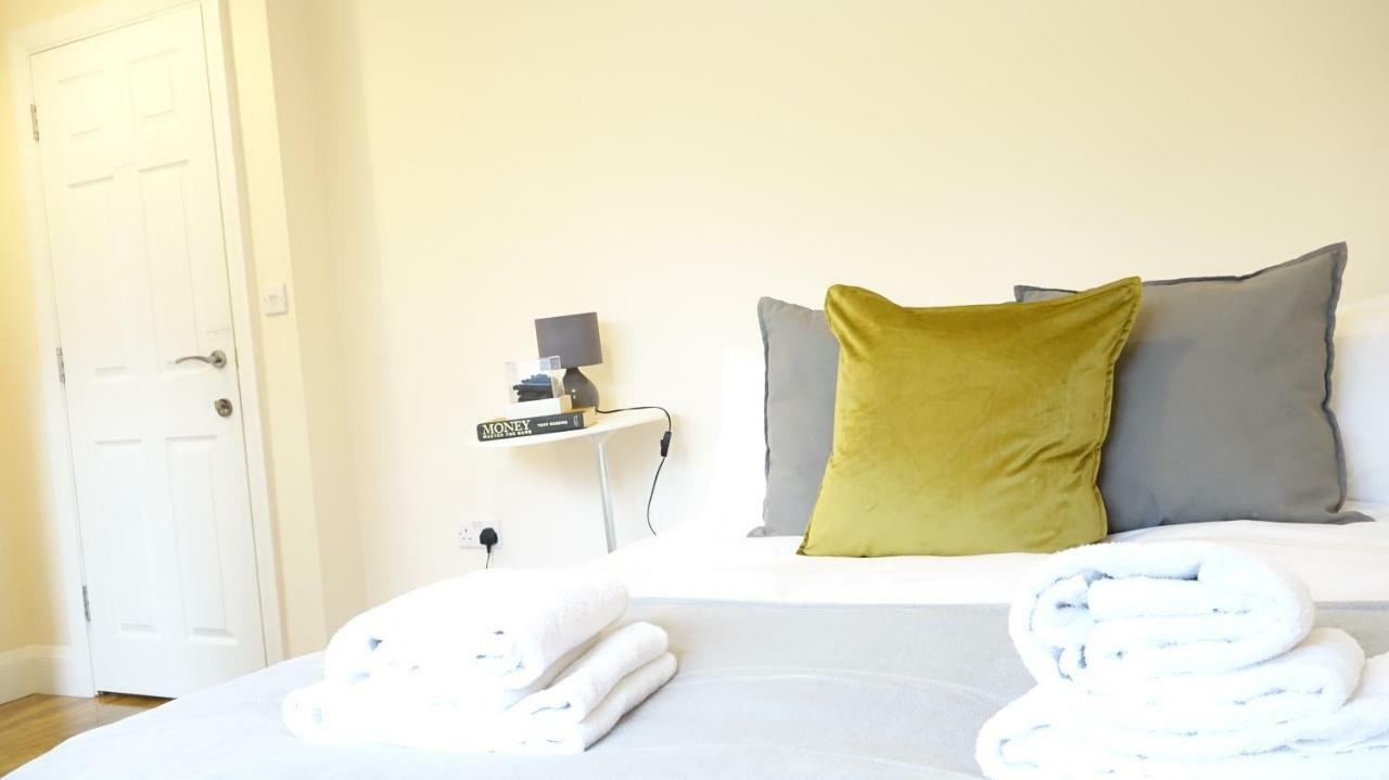 Heathrow Ensuite Rooms- Auto Check In Londres Exterior foto