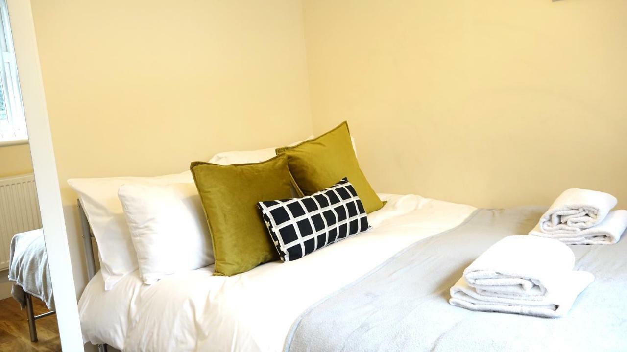 Heathrow Ensuite Rooms- Auto Check In Londres Exterior foto
