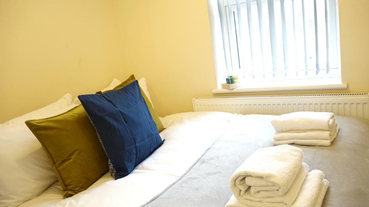 Heathrow Ensuite Rooms- Auto Check In Londres Exterior foto