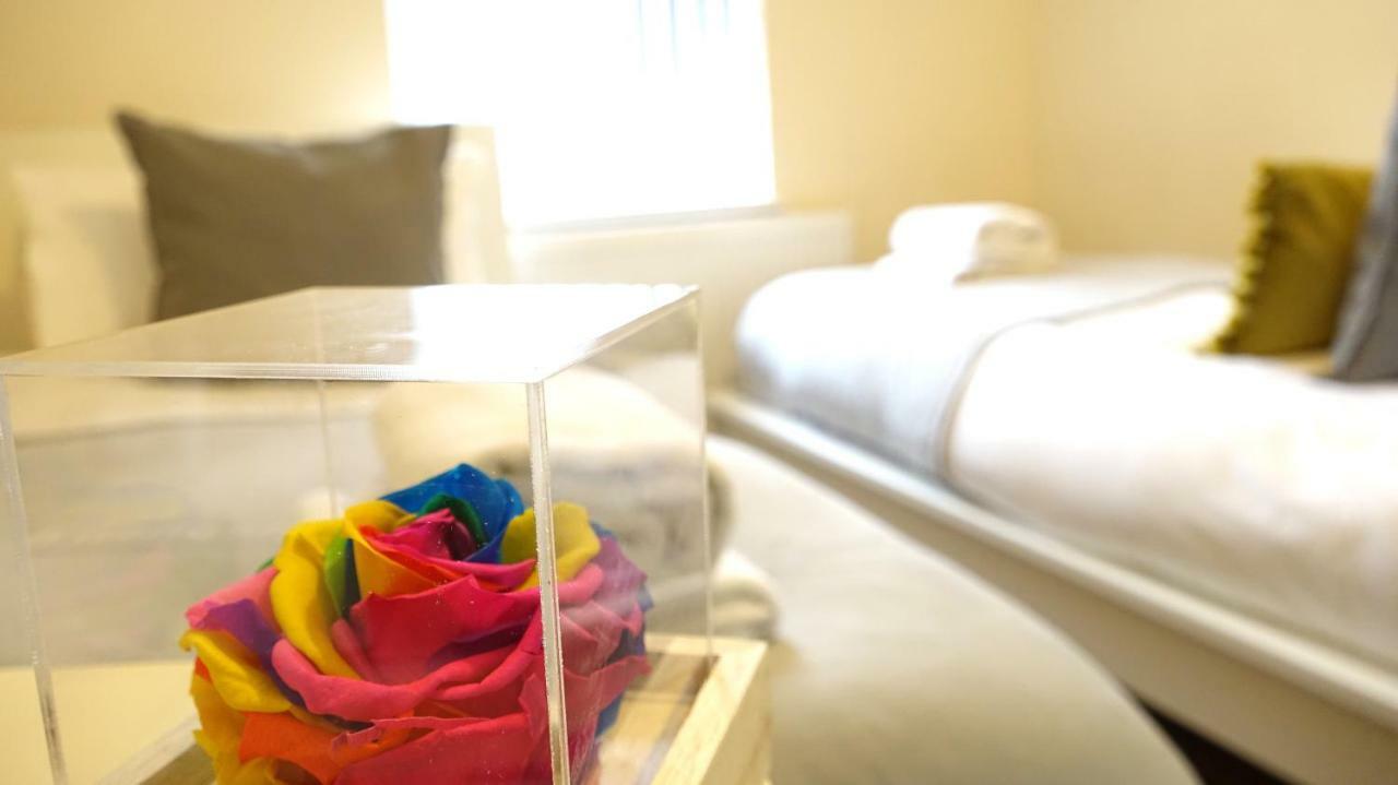 Heathrow Ensuite Rooms- Auto Check In Londres Exterior foto