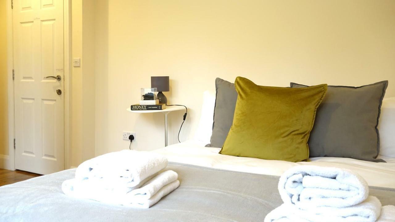 Heathrow Ensuite Rooms- Auto Check In Londres Exterior foto