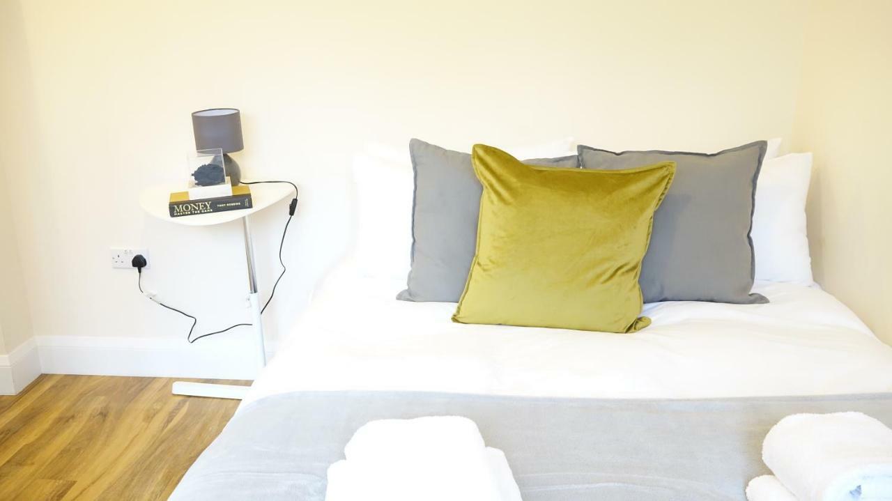 Heathrow Ensuite Rooms- Auto Check In Londres Exterior foto