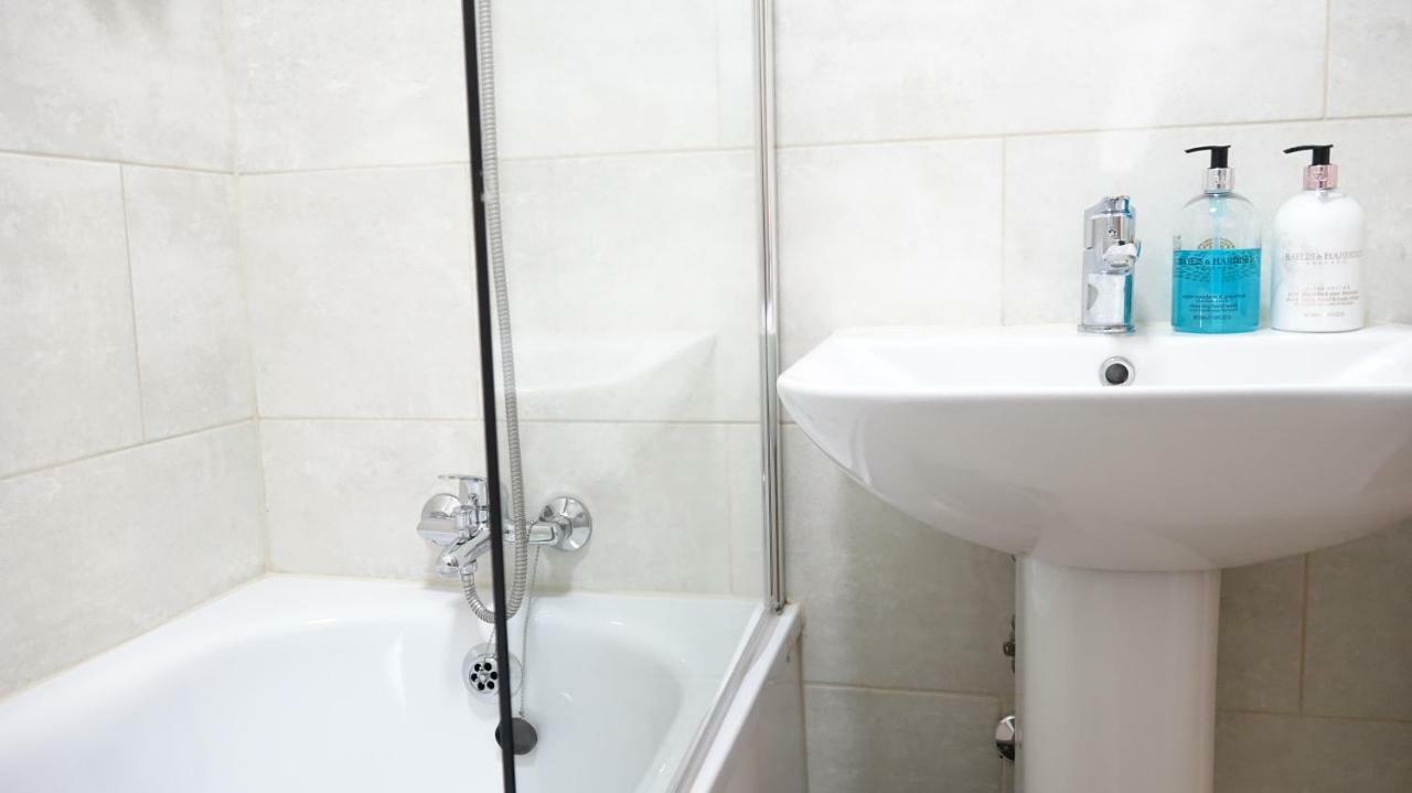 Heathrow Ensuite Rooms- Auto Check In Londres Exterior foto