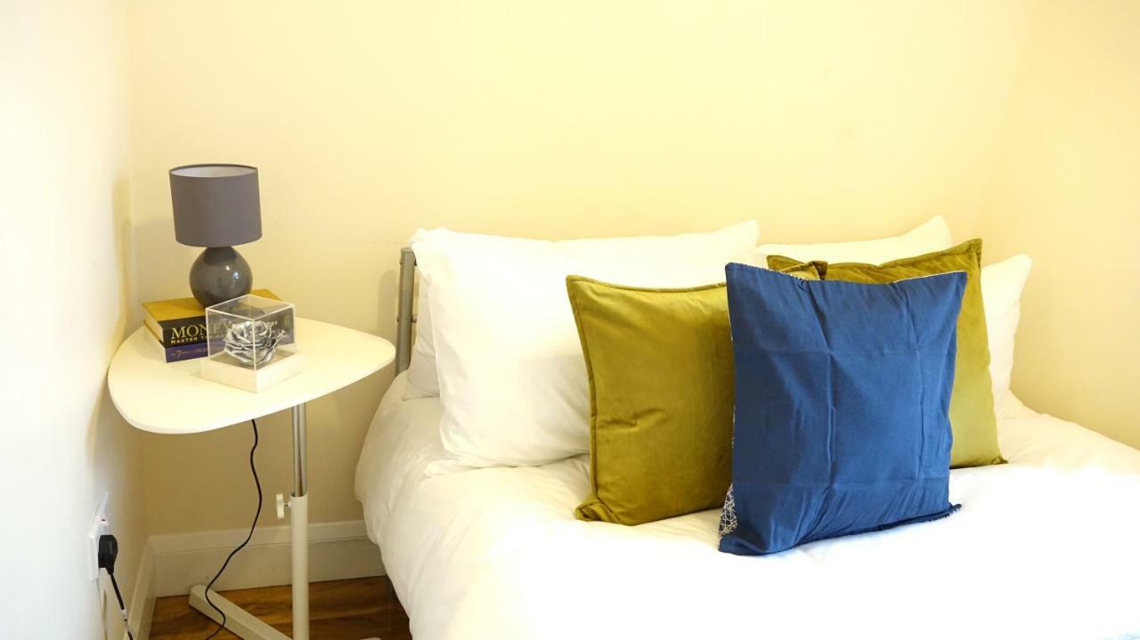 Heathrow Ensuite Rooms- Auto Check In Londres Exterior foto