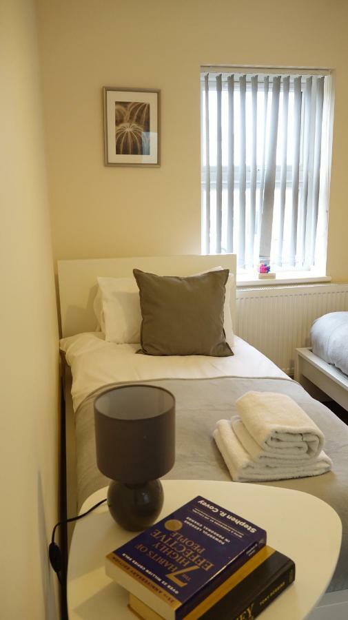 Heathrow Ensuite Rooms- Auto Check In Londres Exterior foto
