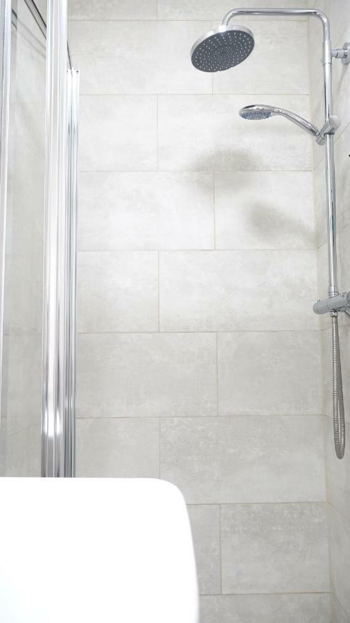 Heathrow Ensuite Rooms- Auto Check In Londres Exterior foto