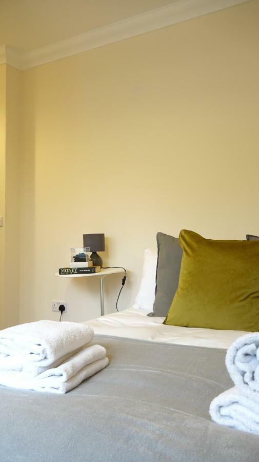Heathrow Ensuite Rooms- Auto Check In Londres Exterior foto