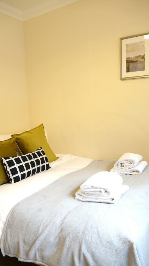 Heathrow Ensuite Rooms- Auto Check In Londres Exterior foto