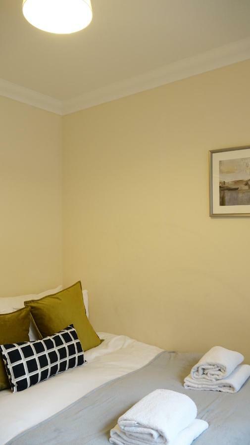 Heathrow Ensuite Rooms- Auto Check In Londres Exterior foto
