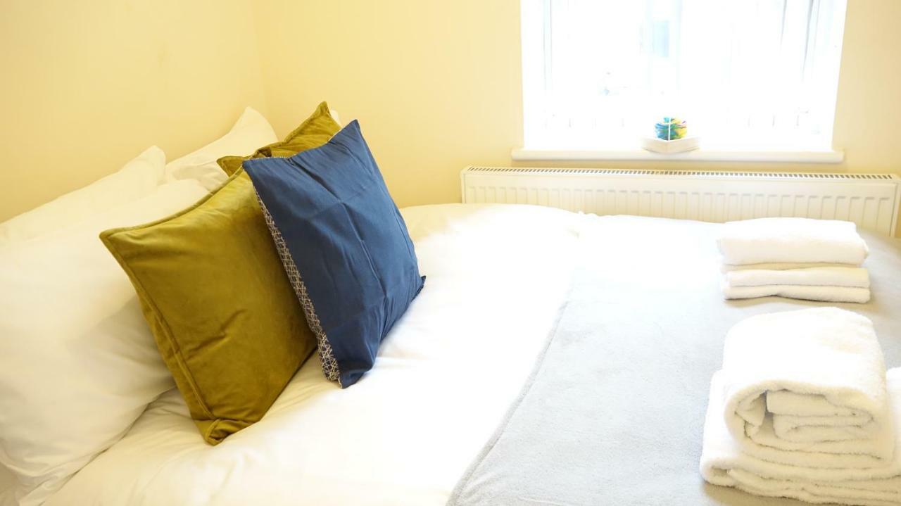 Heathrow Ensuite Rooms- Auto Check In Londres Exterior foto