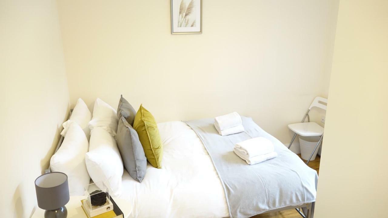 Heathrow Ensuite Rooms- Auto Check In Londres Exterior foto
